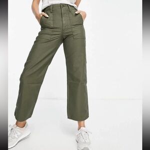 NWT Levi's Ribcage Straight Utility Pants Jeans Size 31 Army Green